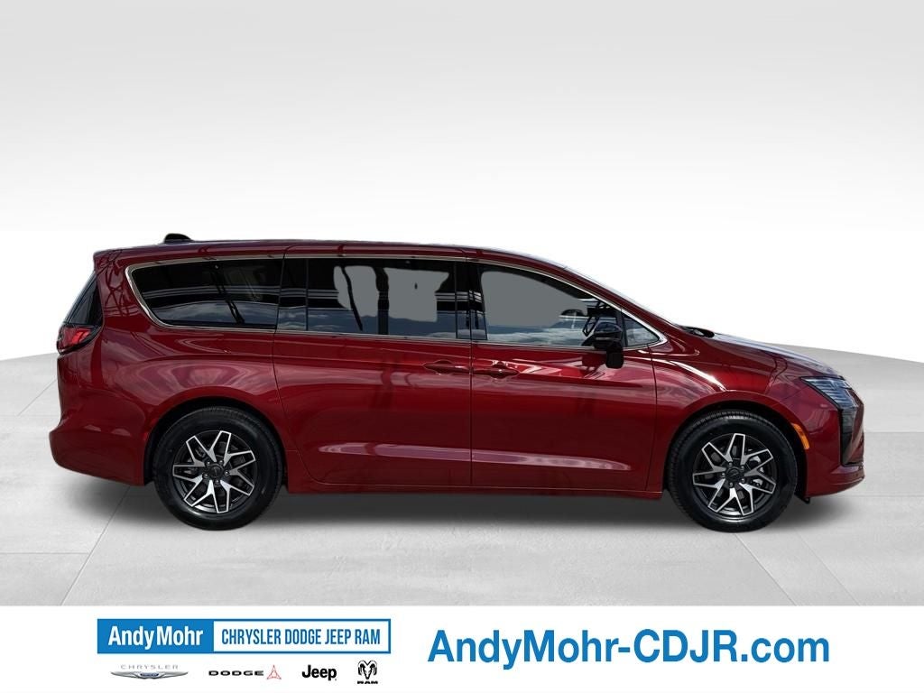 2027 Chrysler Pacifica Limited