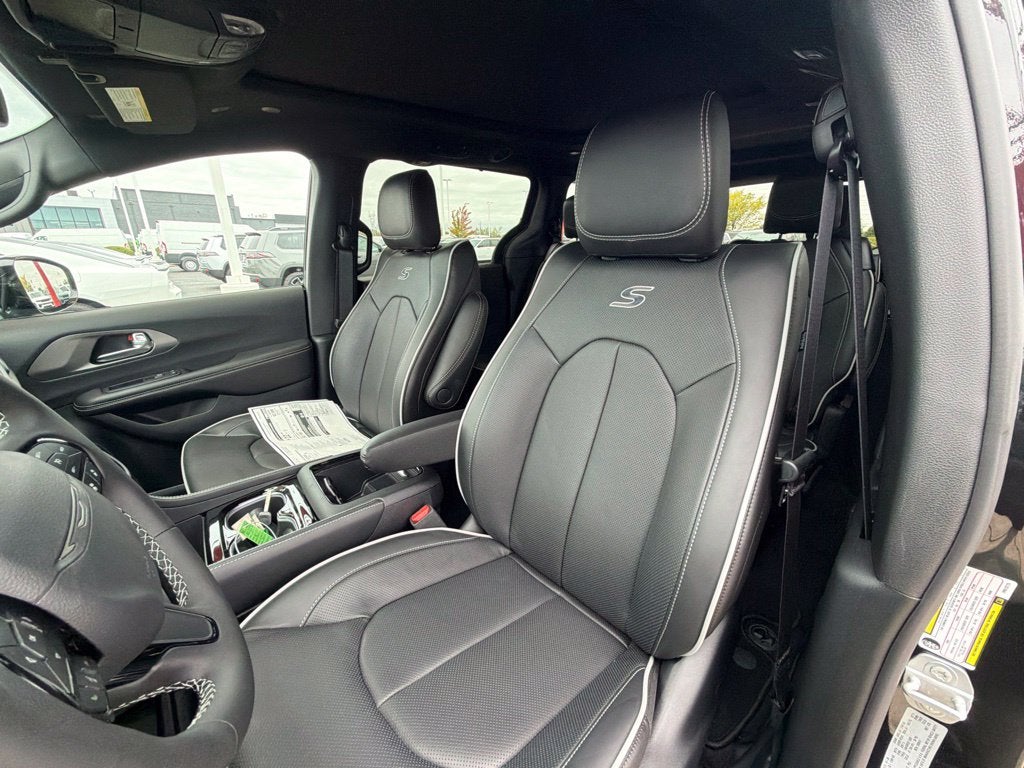 2027 Chrysler Pacifica Limited
