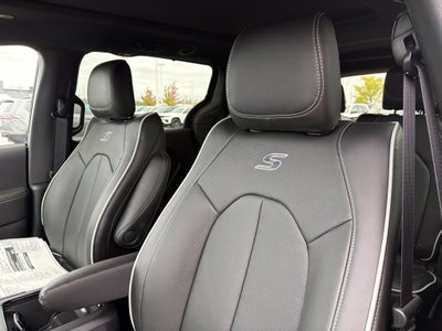 2027 Chrysler Pacifica Limited