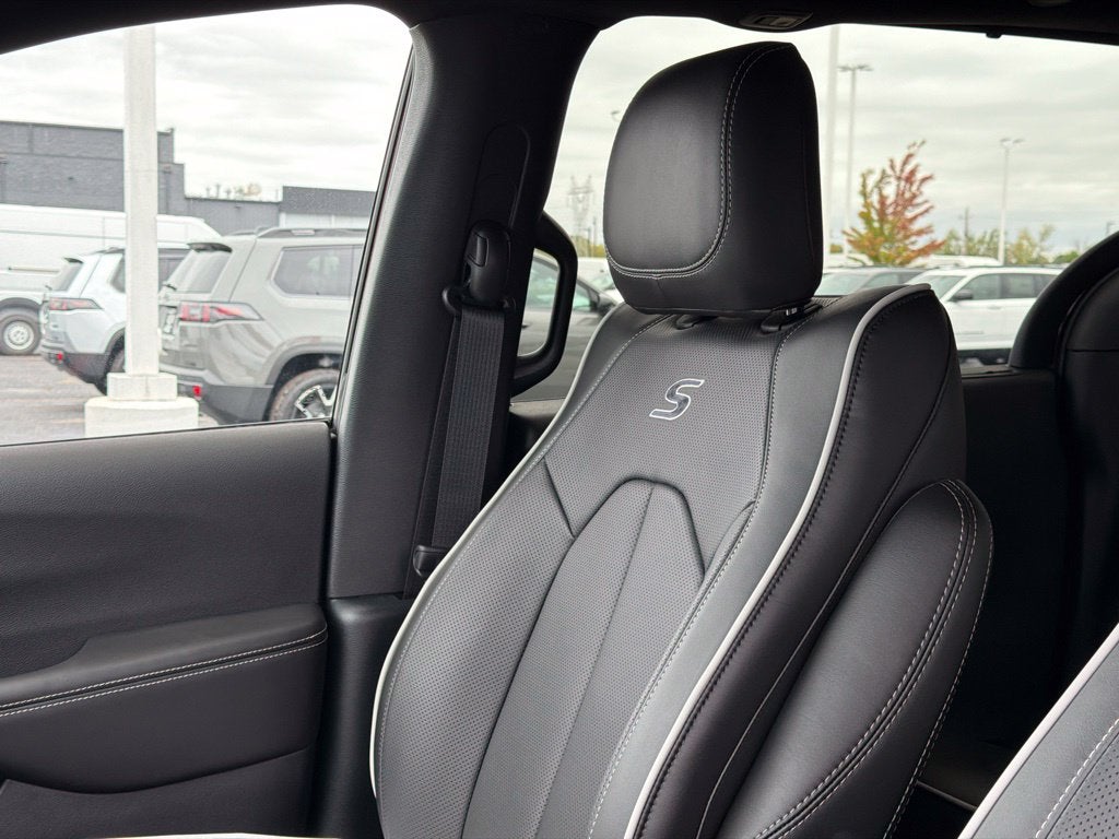 2027 Chrysler Pacifica Limited