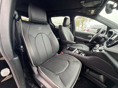 2027 Chrysler Pacifica Limited