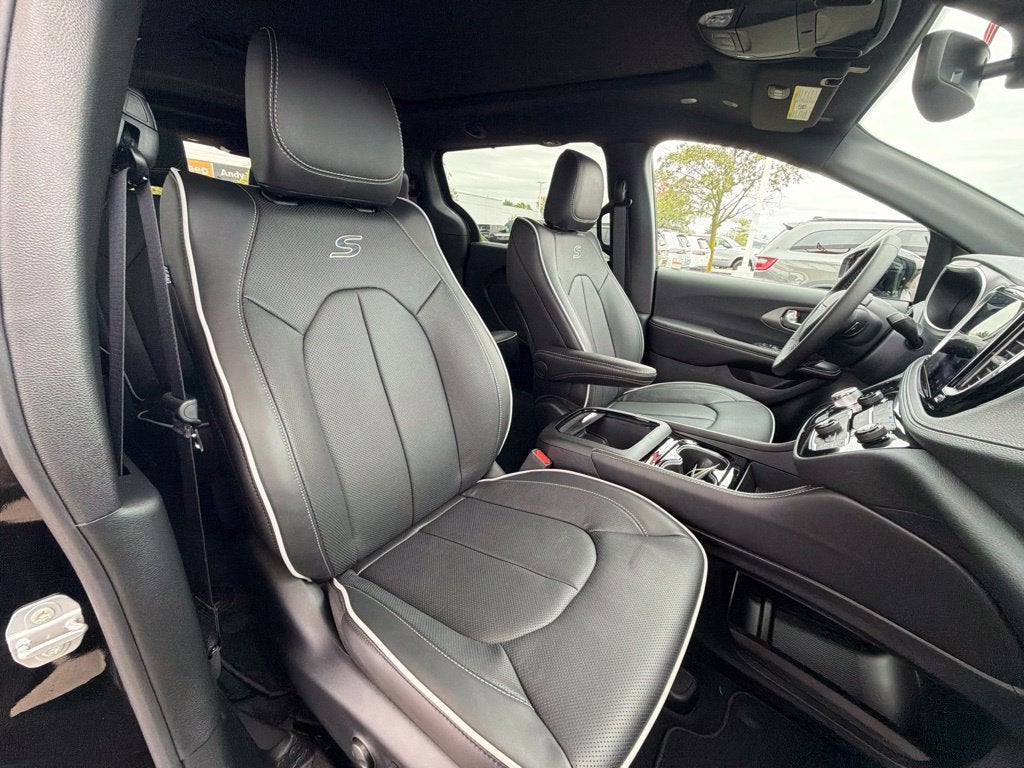 2027 Chrysler Pacifica Limited