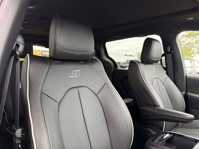 2027 Chrysler Pacifica Limited