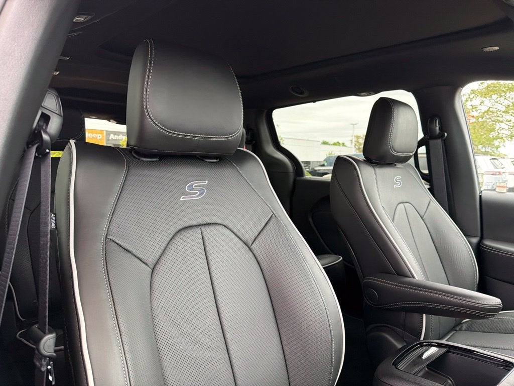 2027 Chrysler Pacifica Limited