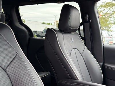 2027 Chrysler Pacifica Limited