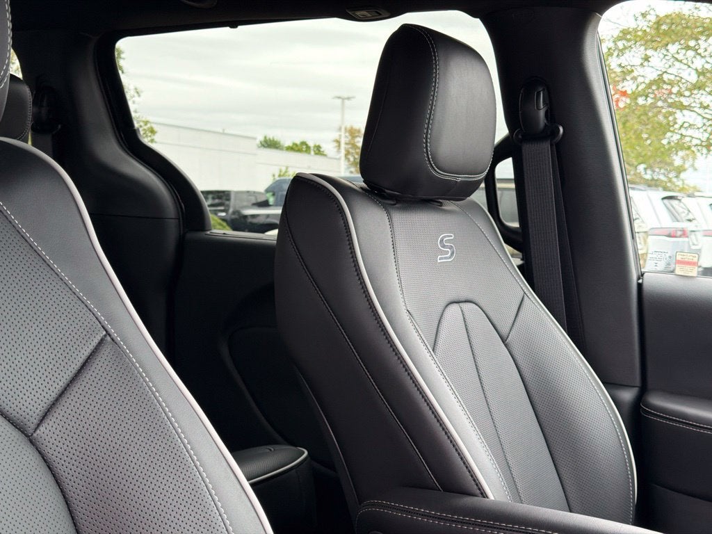 2027 Chrysler Pacifica Limited