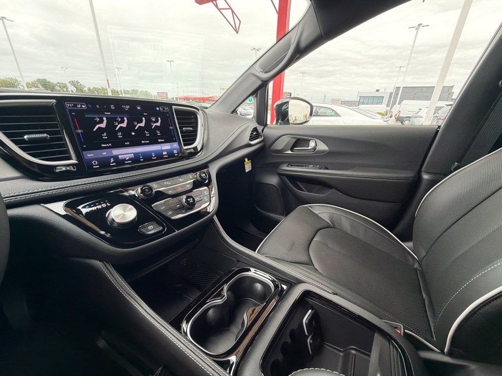 2027 Chrysler Pacifica Limited
