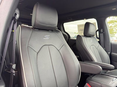 2027 Chrysler Pacifica Limited