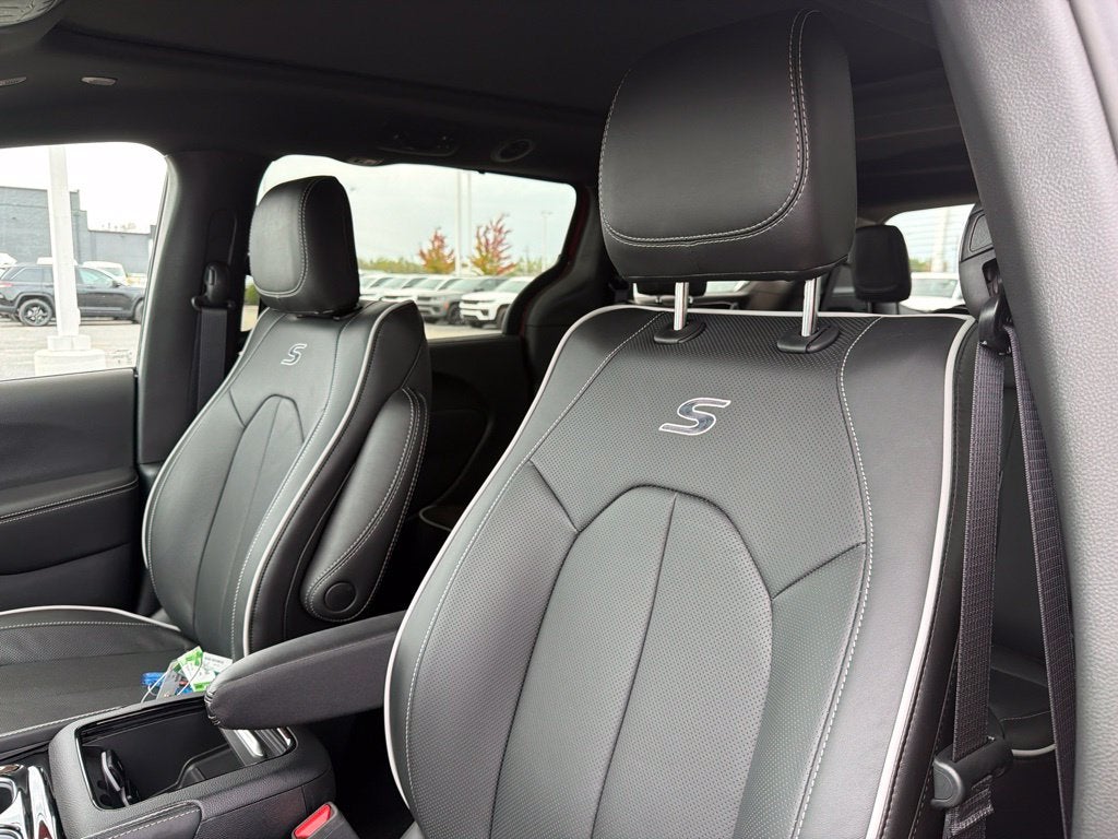 2027 Chrysler Pacifica Limited