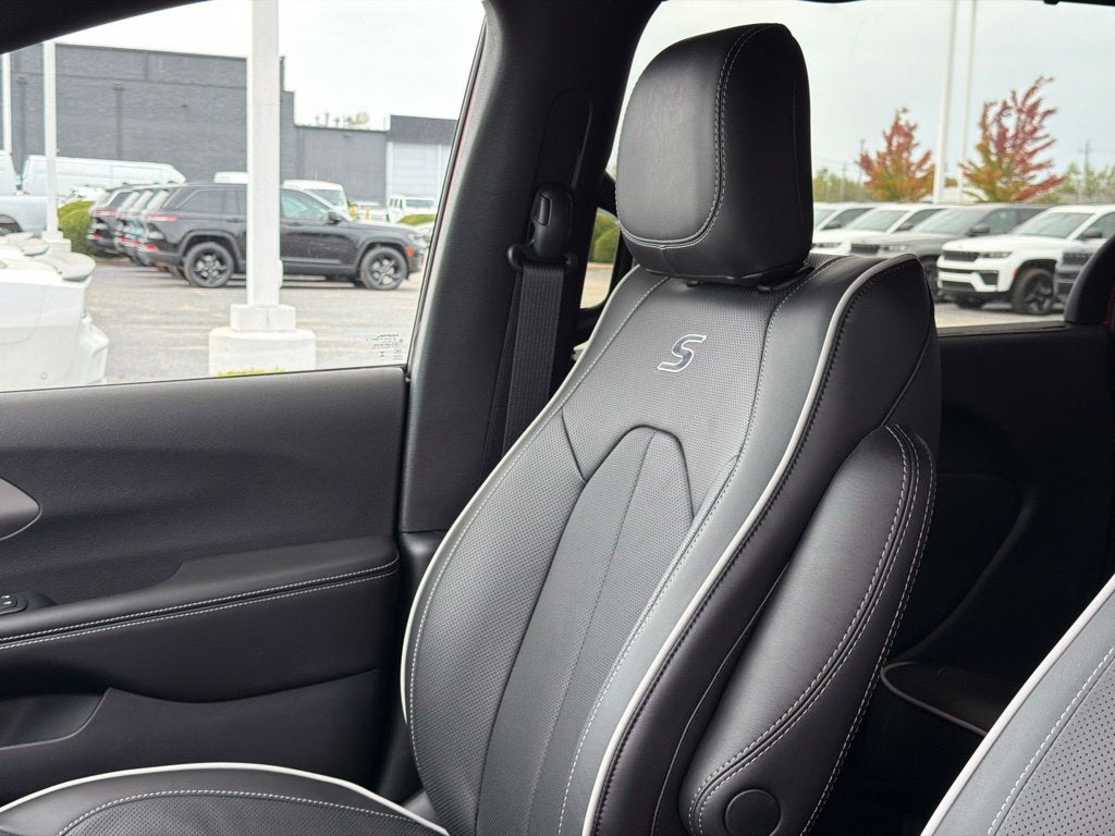 2027 Chrysler Pacifica Limited