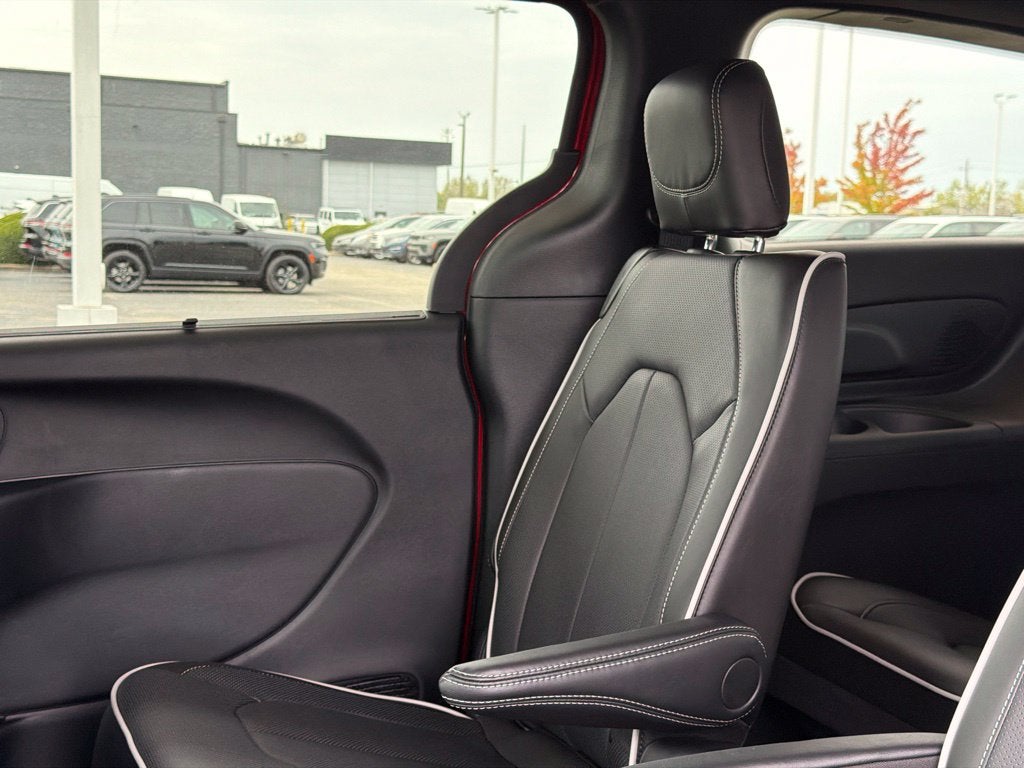 2027 Chrysler Pacifica Limited