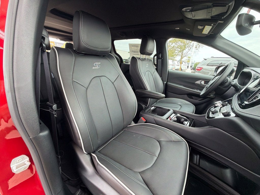 2027 Chrysler Pacifica Limited