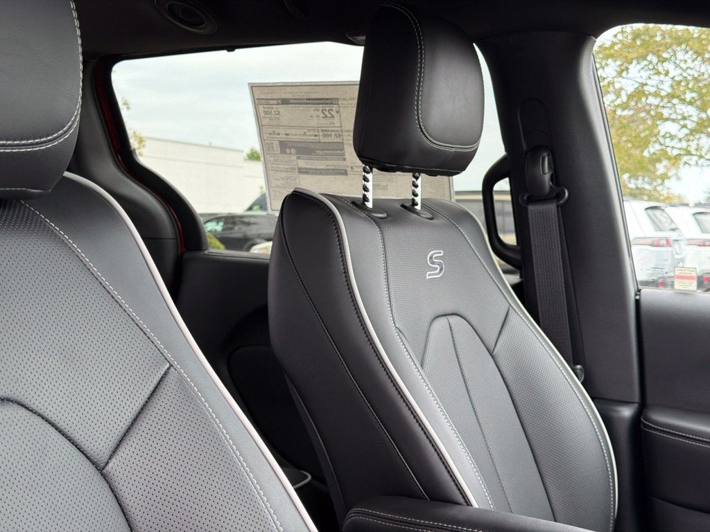 2027 Chrysler Pacifica Limited