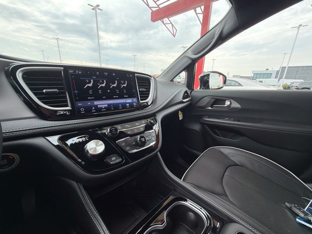 2027 Chrysler Pacifica Limited