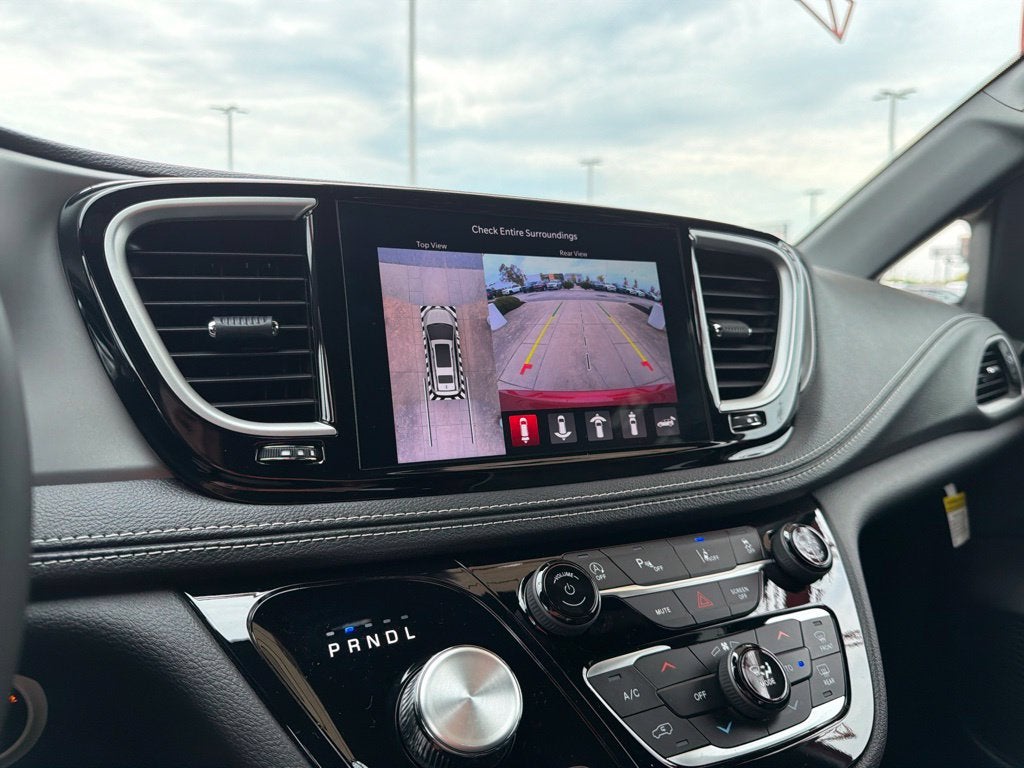 2027 Chrysler Pacifica Limited