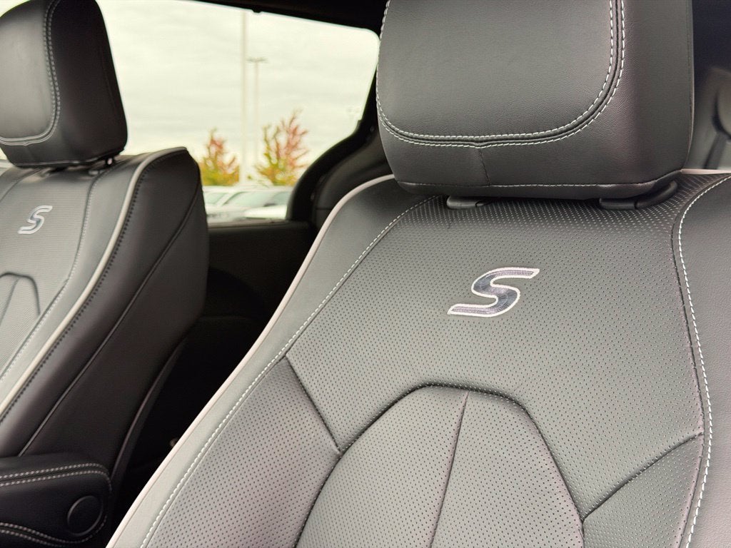 2027 Chrysler Pacifica Limited