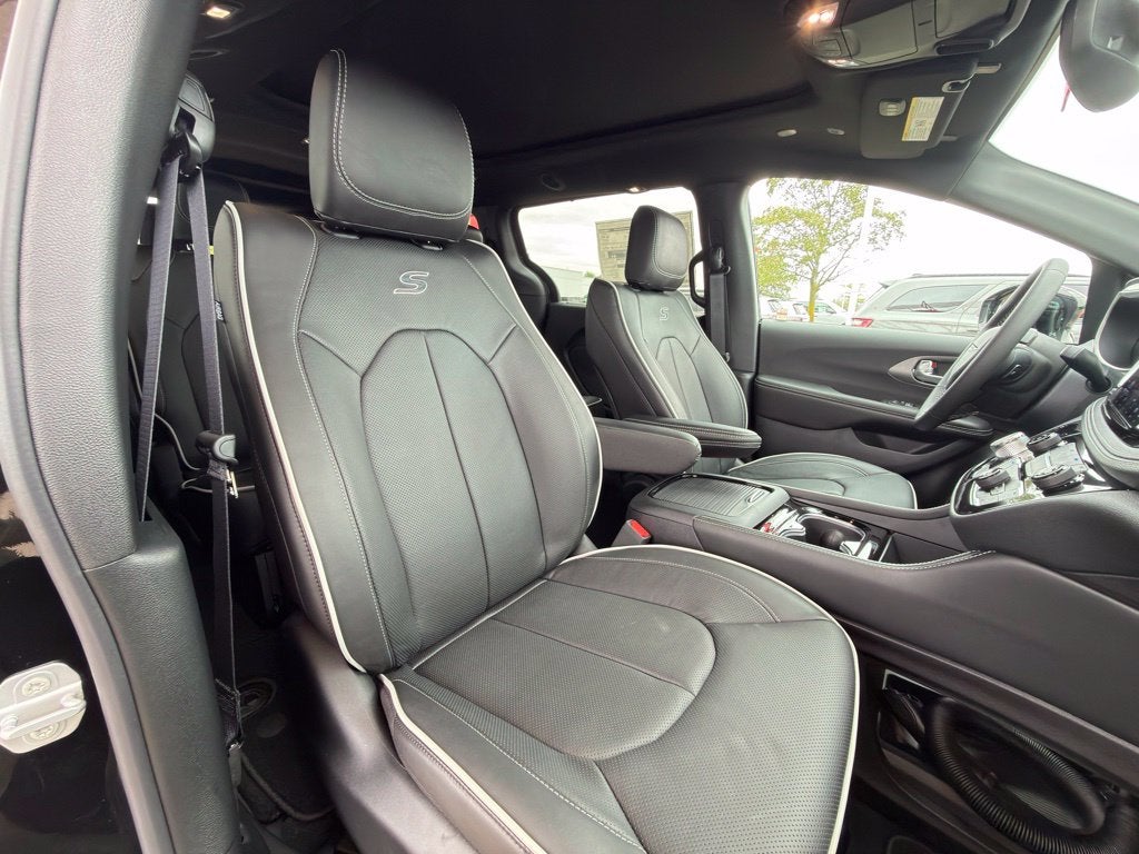 2027 Chrysler Pacifica Limited
