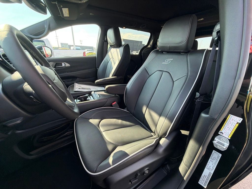 2027 Chrysler Pacifica Limited