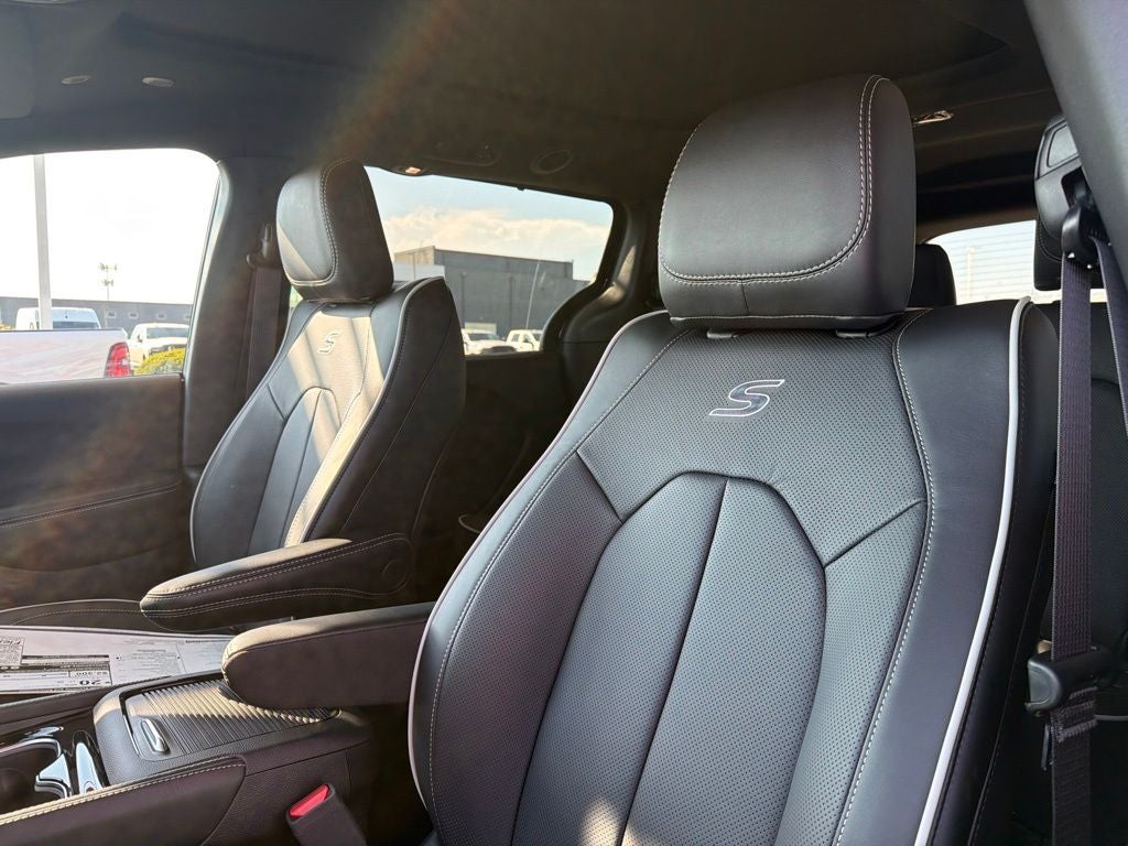2027 Chrysler Pacifica Limited