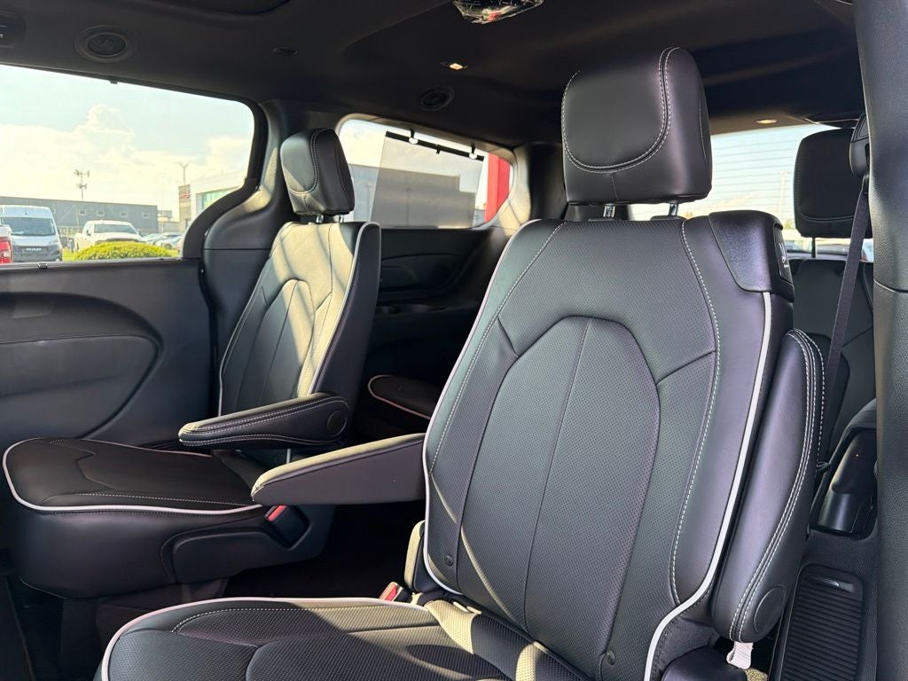 2027 Chrysler Pacifica Limited