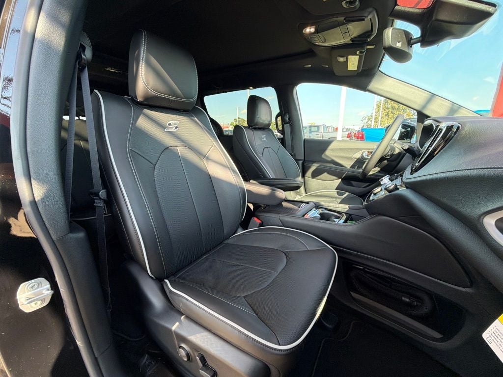 2027 Chrysler Pacifica Limited