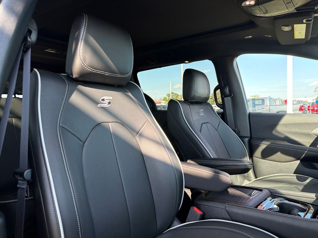 2027 Chrysler Pacifica Limited