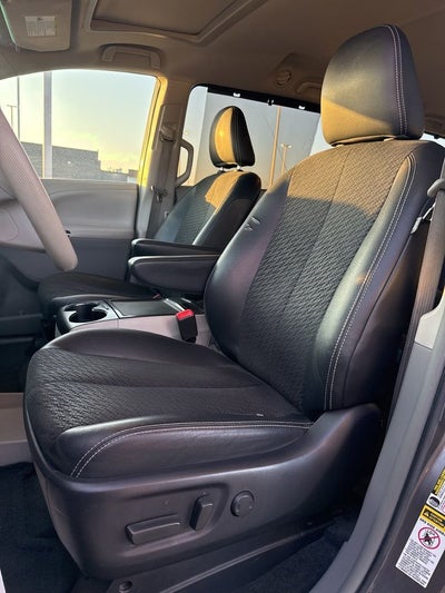 2014 Toyota Sienna SE 8 Passenger