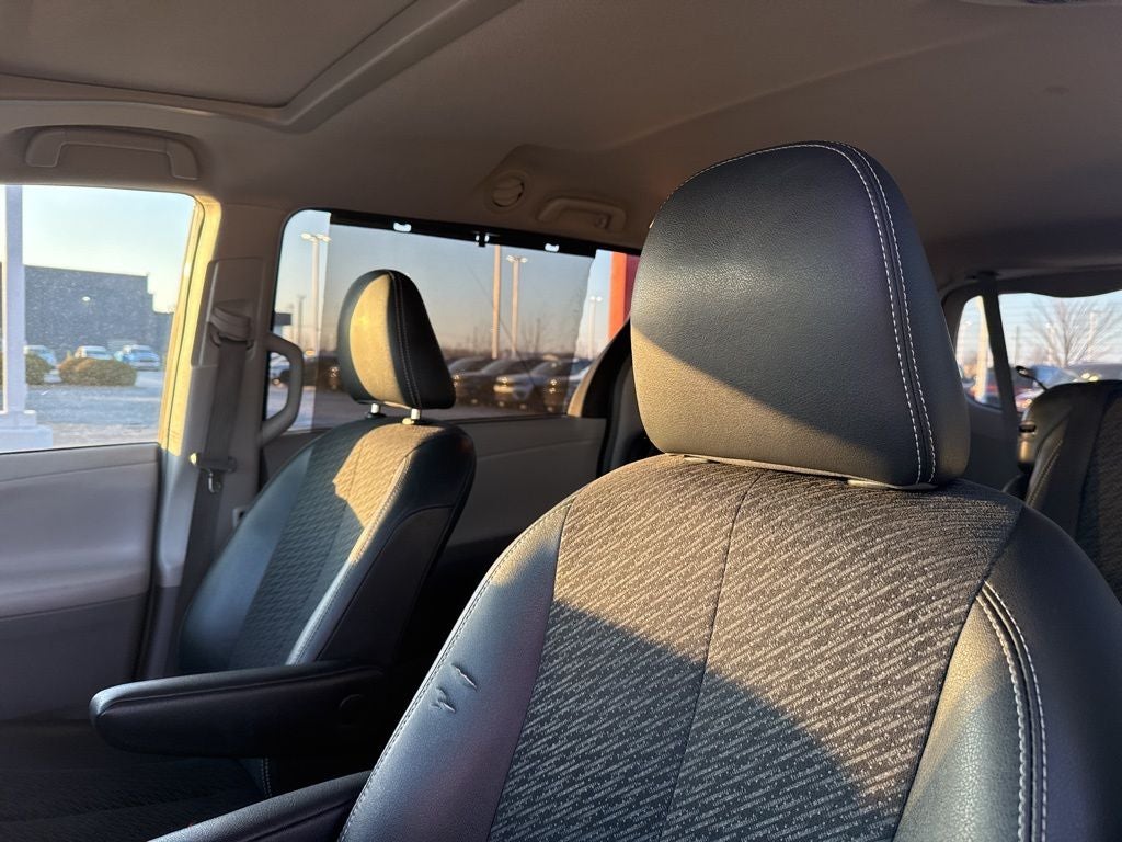 2014 Toyota Sienna SE 8 Passenger