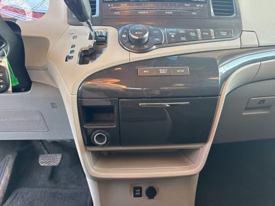 2014 Toyota Sienna SE 8 Passenger