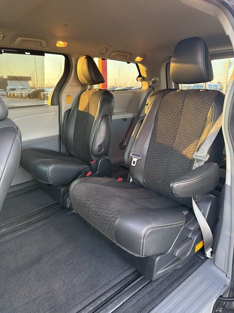 2014 Toyota Sienna SE 8 Passenger