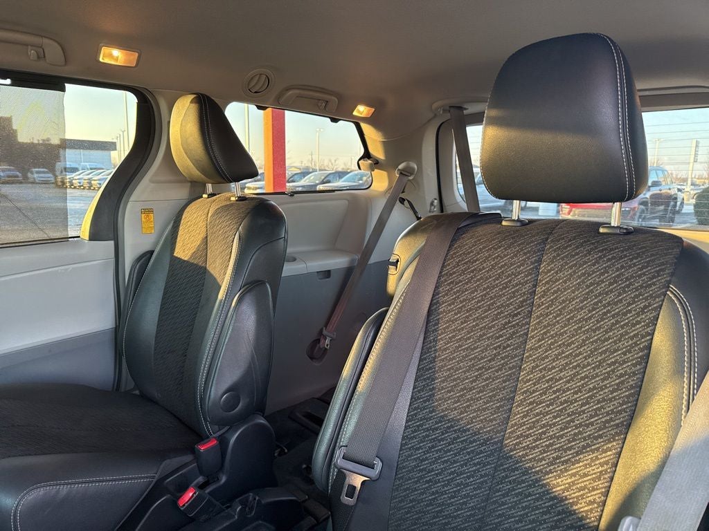 2014 Toyota Sienna SE 8 Passenger