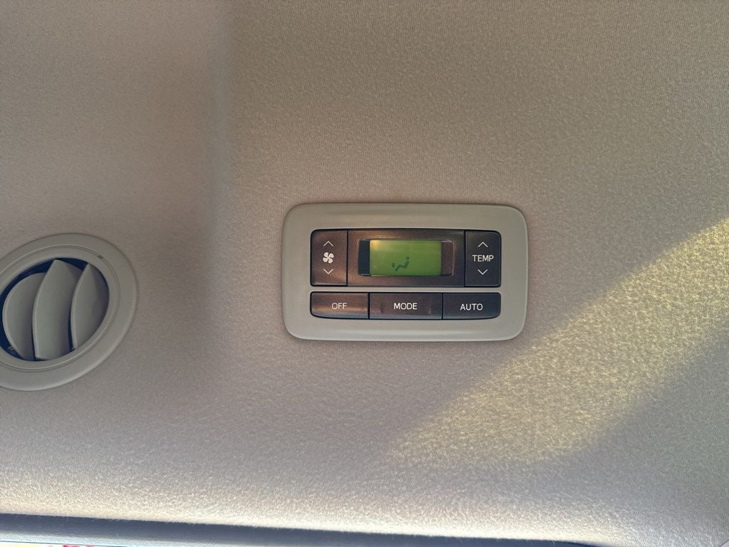 2014 Toyota Sienna SE 8 Passenger