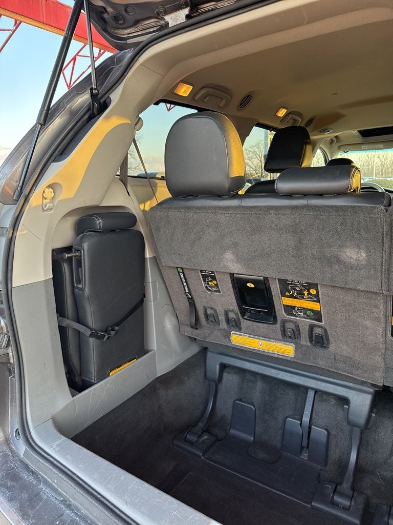 2014 Toyota Sienna SE 8 Passenger