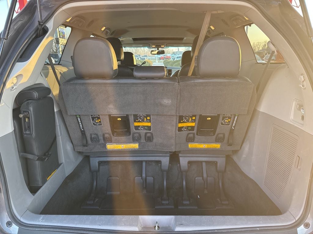 2014 Toyota Sienna SE 8 Passenger