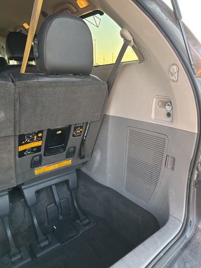 2014 Toyota Sienna SE 8 Passenger