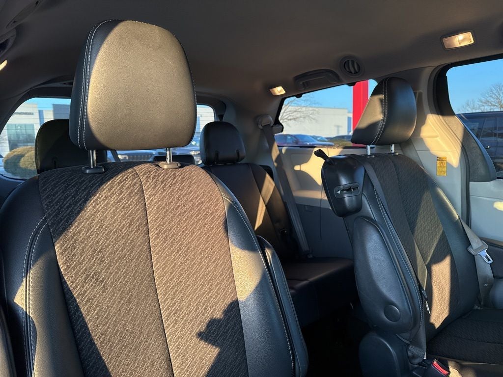 2014 Toyota Sienna SE 8 Passenger