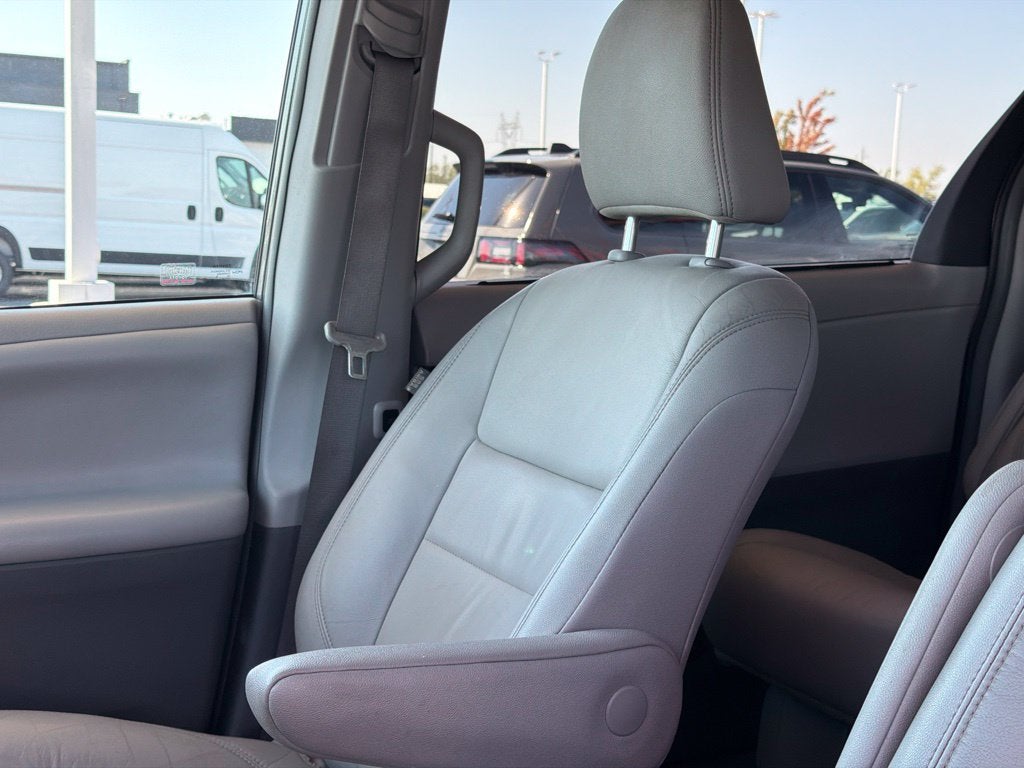 2015 Toyota Sienna XLE 8 Passenger