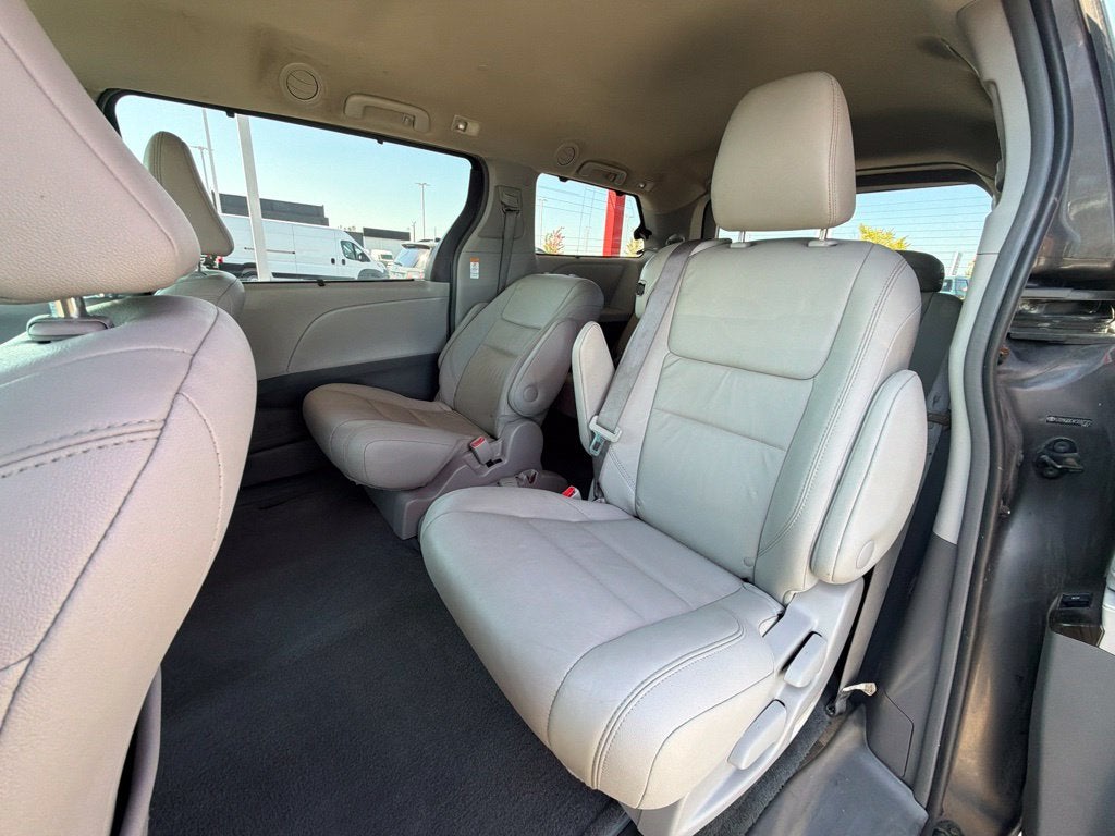 2015 Toyota Sienna XLE 8 Passenger