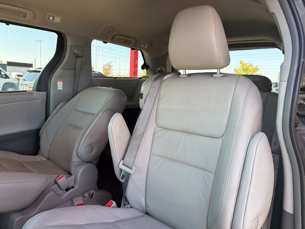 2015 Toyota Sienna XLE 8 Passenger