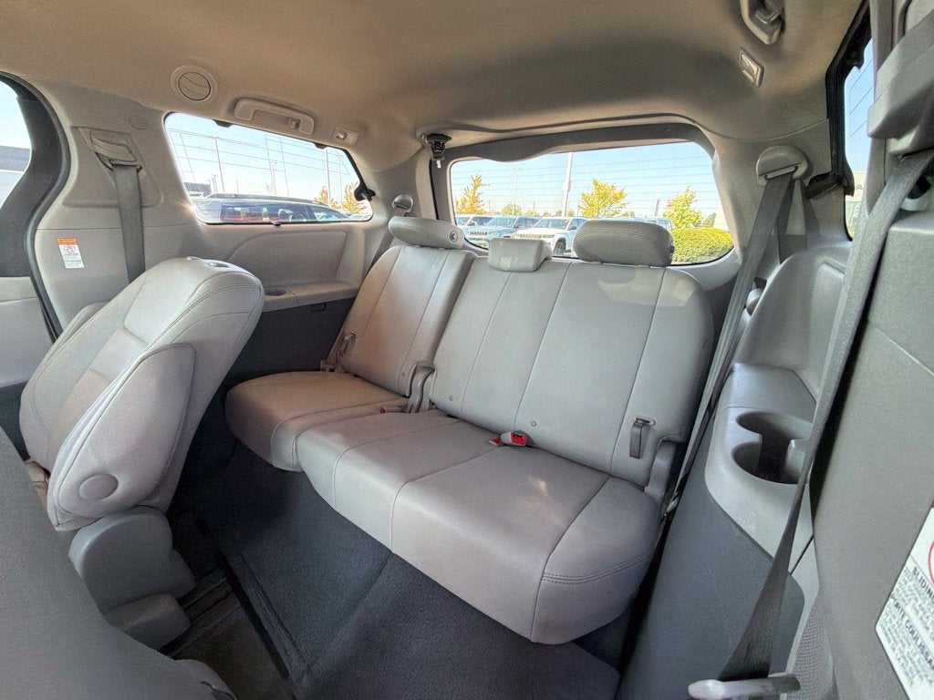 2015 Toyota Sienna XLE 8 Passenger