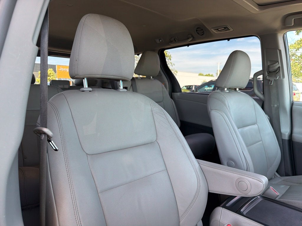 2015 Toyota Sienna XLE 8 Passenger
