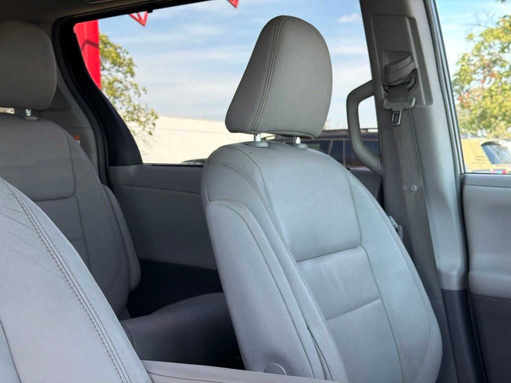 2015 Toyota Sienna XLE 8 Passenger