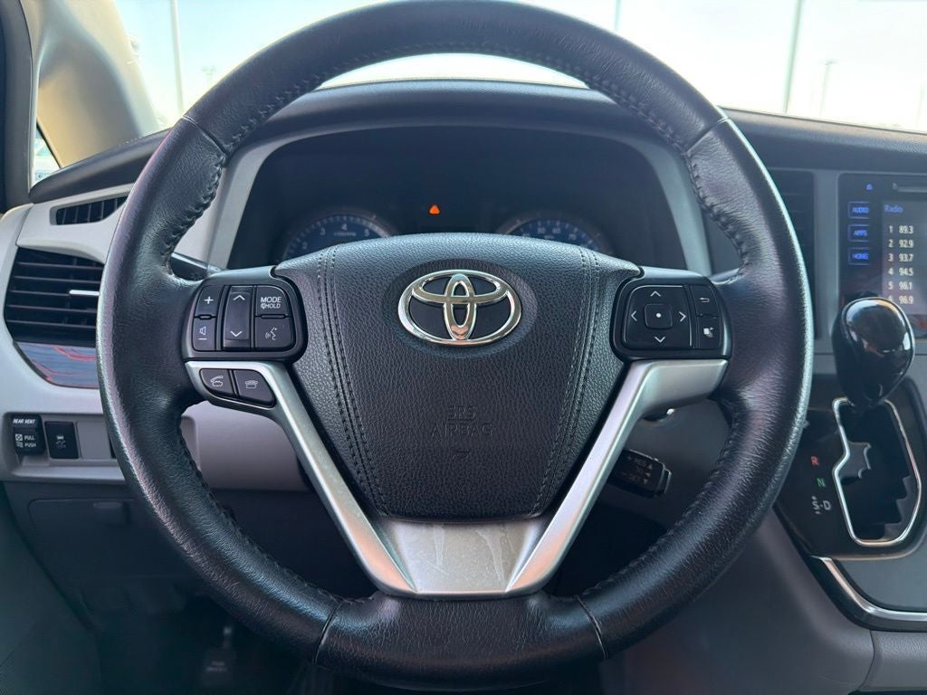 2015 Toyota Sienna XLE 8 Passenger