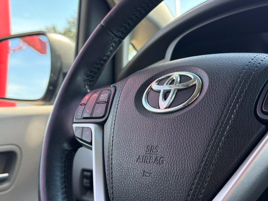 2015 Toyota Sienna XLE 8 Passenger