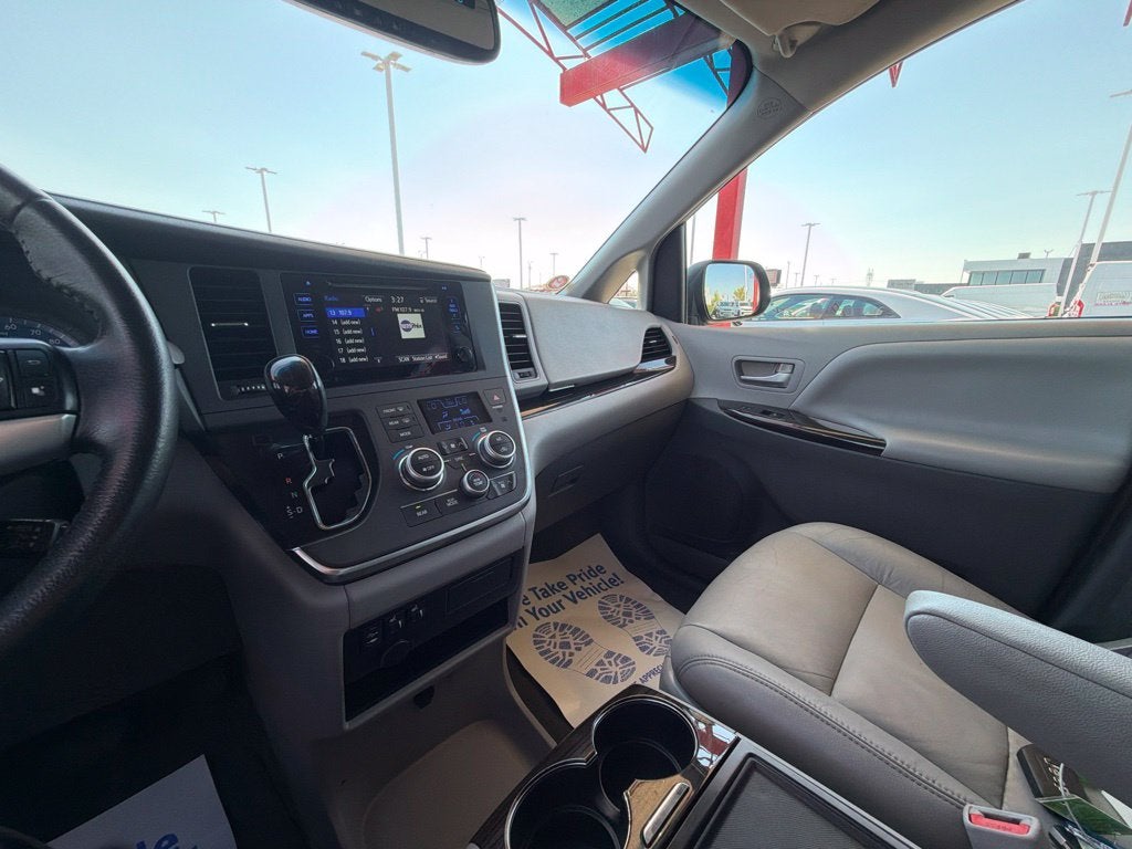 2015 Toyota Sienna XLE 8 Passenger