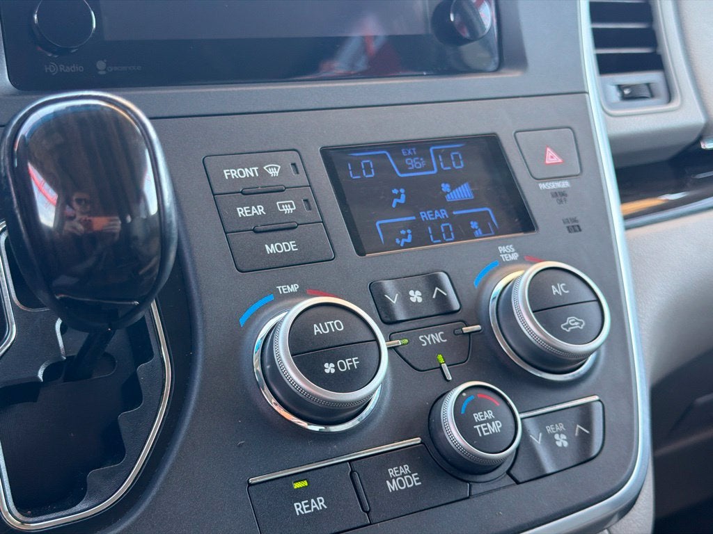 2015 Toyota Sienna XLE 8 Passenger