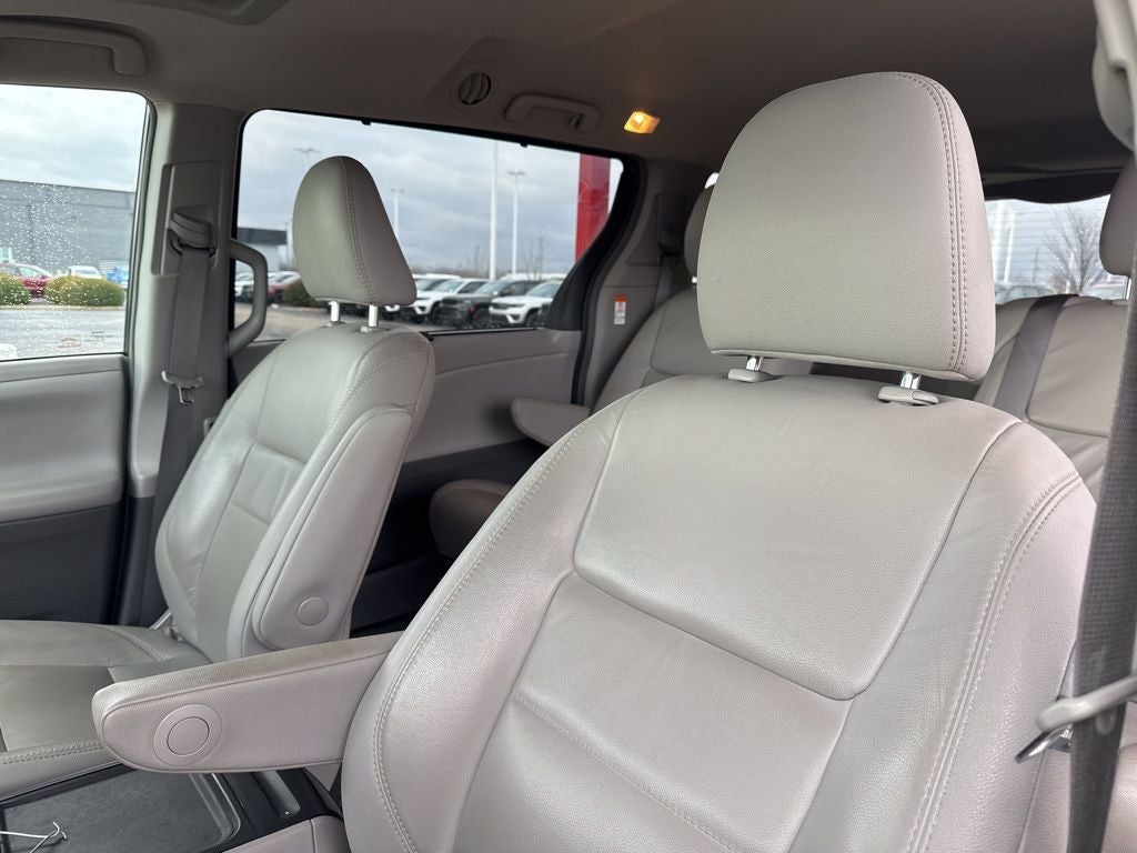 2017 Toyota Sienna XLE 8 Passenger