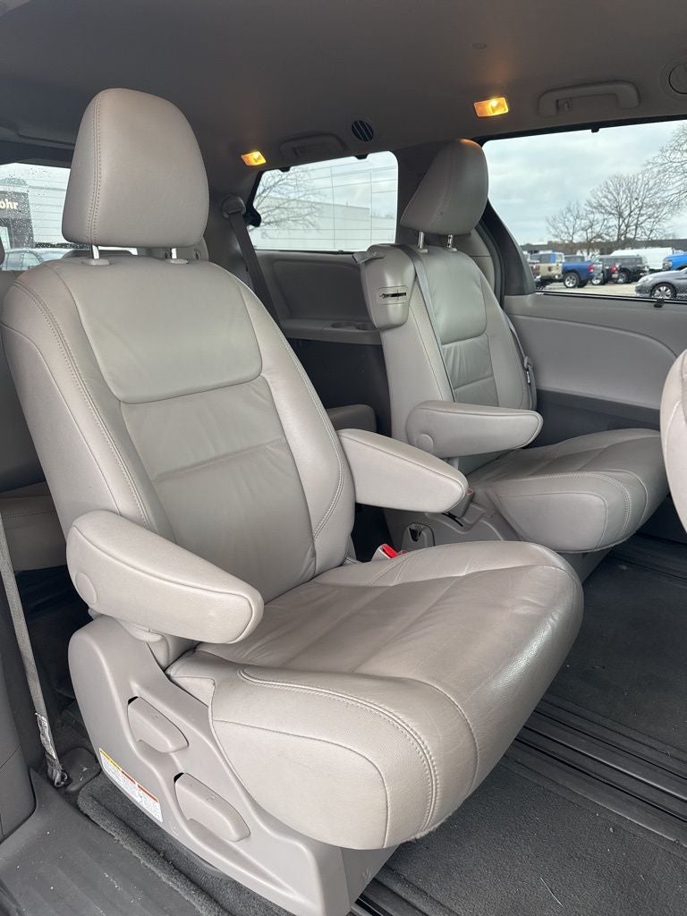 2017 Toyota Sienna XLE 8 Passenger