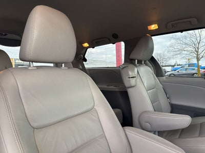 2017 Toyota Sienna XLE 8 Passenger