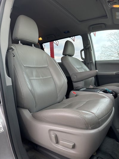 2017 Toyota Sienna XLE 8 Passenger